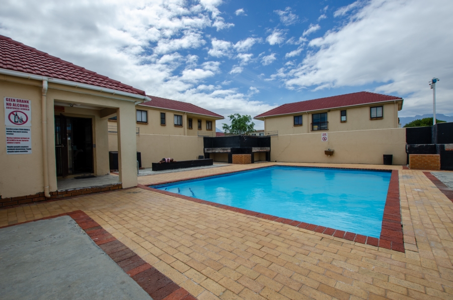 2 Bedroom Property for Sale in Guldenland Western Cape